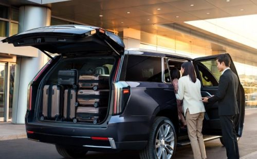 Luxury SUV chauffeur service card showing capacity for up to 6 passengers and 6 luggage bags, ideal for families and group travel with extra luggage.